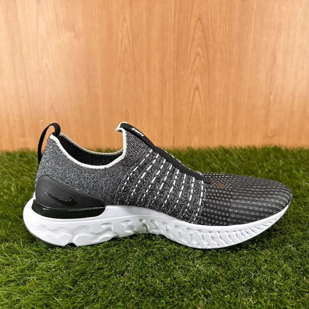 Nike React Phantom Run Flyknit 2 Oreo CJ0280-002 Women's Sz 12 / Men's Sz 10.5